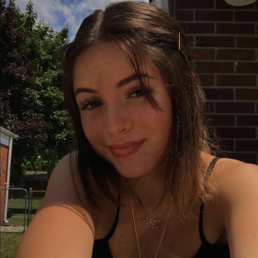 Meet your Posher, Elaine